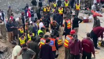 Pakistan'da camiye intihar saldırısı: Ölü sayısı 87'ye yükseldi
