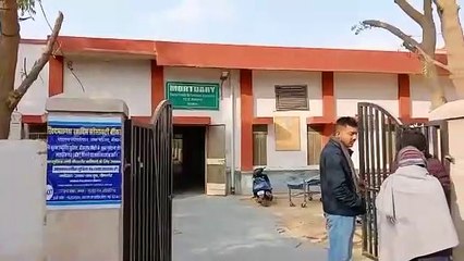 चूल्हे जले नहीं, अर्थियां उठी तो रो पड़े मोहल्लेवासी