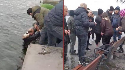 Çığlıkları sahili inletti! Denize düşen görme engelli çift için zamanla yarıştılar