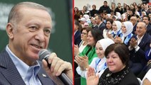 Cumhurbaşkanı Erdoğan yine mikrofonu eline aldı! Türkü söyledi, salon coştu