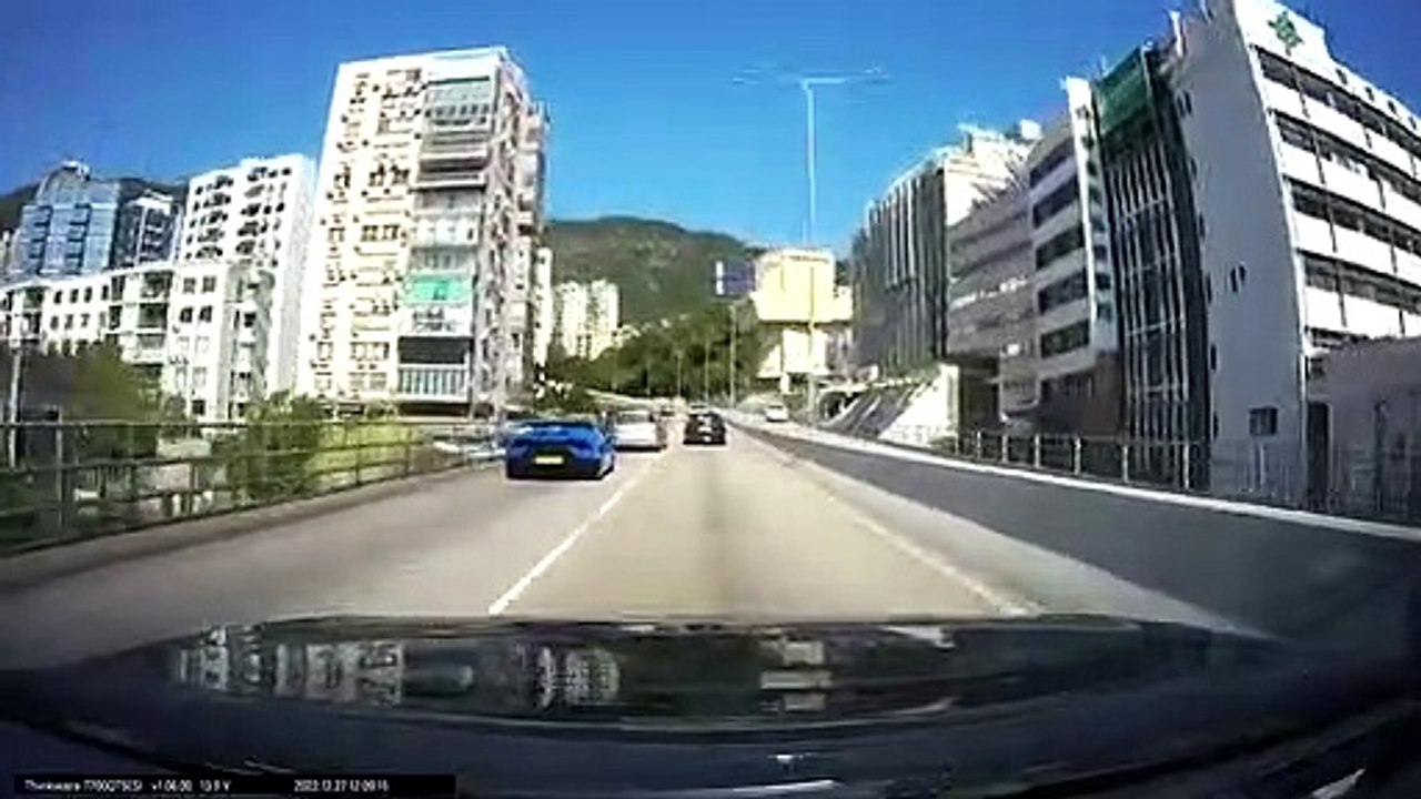 Il accélère brutalement pour doubler et crashe sa Lamborghini Huracan Performante