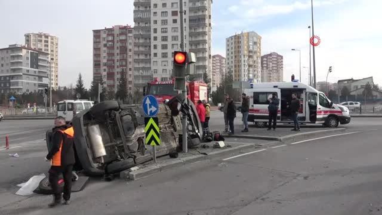 Otomobille çarpışan cip metrelerce sürüklendi: 4 yaralı