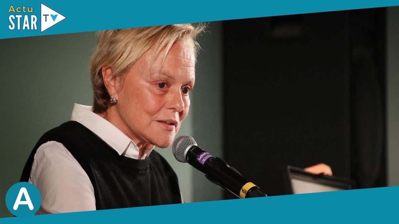 Obsèques de Roger Louret : Muriel Robin en larmes et soutenue par sa femme Anne, Francis Cabrel très