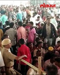 योगींच्या सभेत गोंधळ, गिरीश महाजन गर्दीत शिरले...