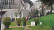 Yarıyıl tatilini Uludağ'da geçirmek isteyen vatandaşlar teleferikte metrelerce kuyruk oluşturdu