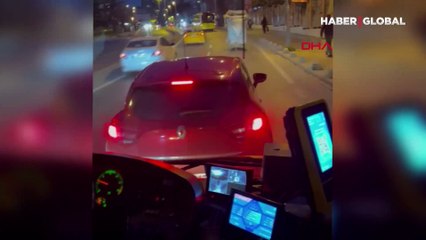 Kadıköy'de otobüsle aracı sıkıştırıp, yayanın üzerine süren maganda