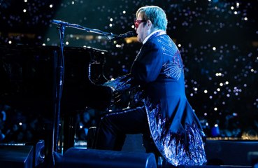 Sir Elton John breaks tour record