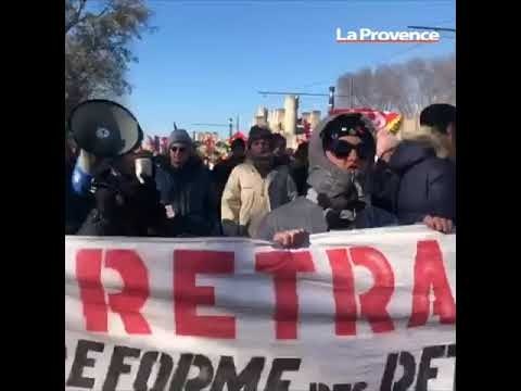 Avignon : la manifestation se poursuit autour des remparts