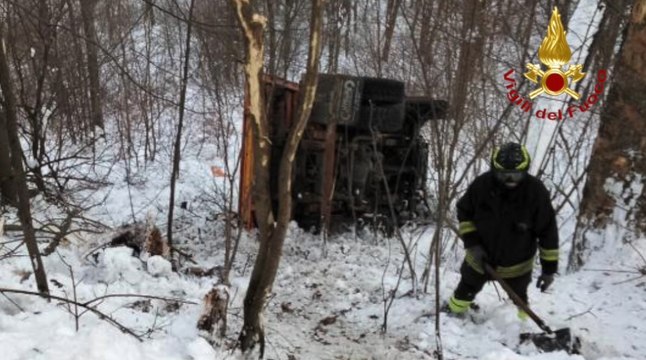 Frabosa Sottana (CN) - Camion ed auto fuori strada, un ferito grave (31.01.23)
