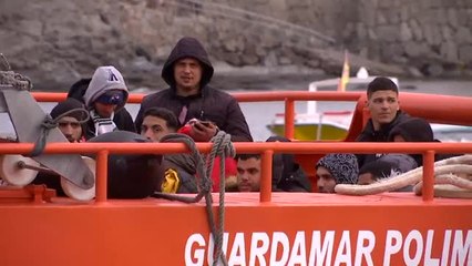 Video herunterladen: Rescatados 171 personas a bordo de tres pateras en Fuerteventura y Gran canaria