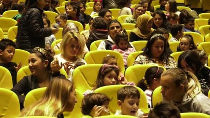 Konyaaltı'nda Çocuklar 'Çizmeli Kedi' ile Buluştu