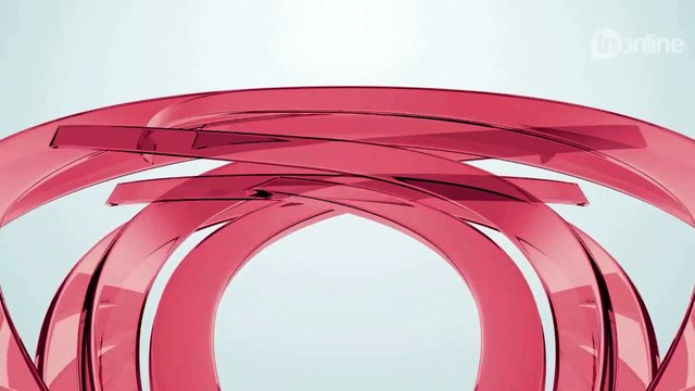 Carreta de frango é saqueada após tombamento na BR-376, no Paraná