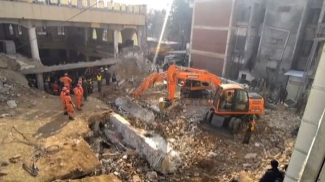 Pakistan, attacco a moschea di Peshawar: sale il numero di morti