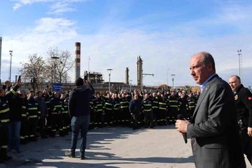 Muharrem İnce, eylemdeki TÜPRAŞ işçisini ziyaret etti