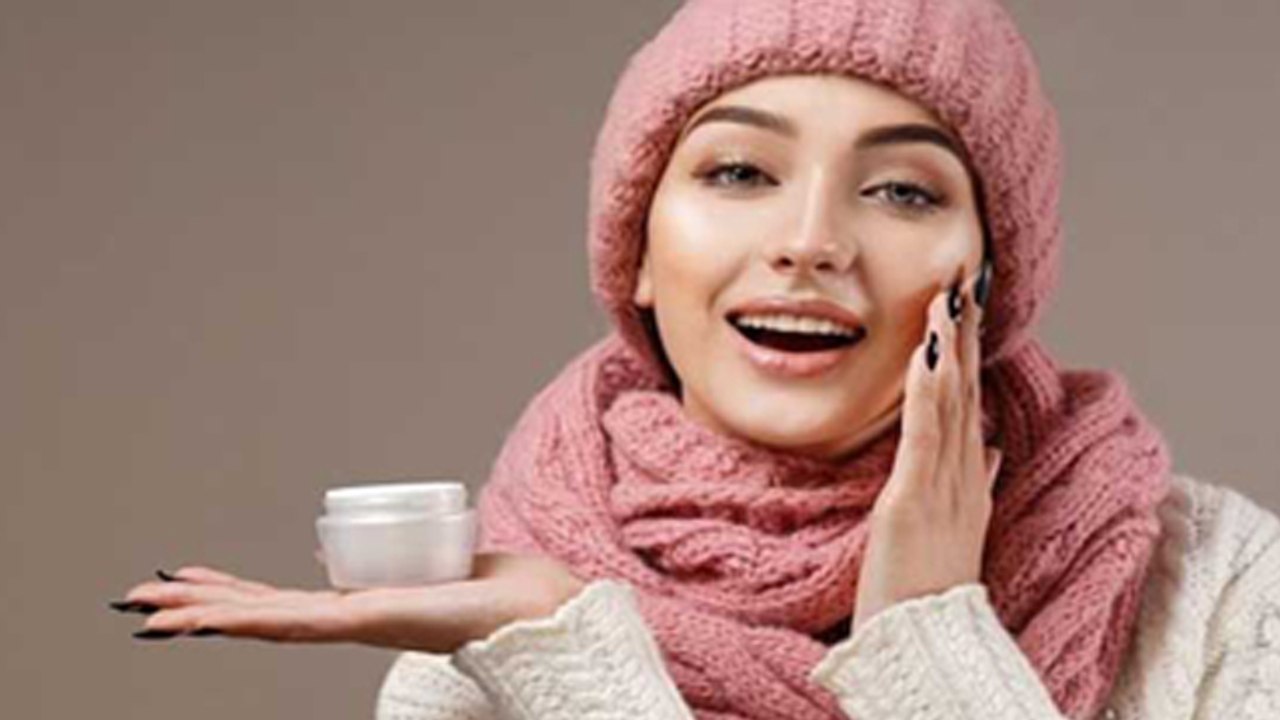 Moisturizer लगाने का सही तरीका क्या है | Skin पर कैसे लगाएं मॉइस्चराइजर | Boldsky *Health