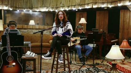 Adé interprète "Insomnies" en live à Nashville
