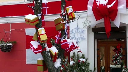 Saying Yes to Christmas | movie | 2021 | Official Trailer