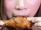 Skurriler Diebstahl: Frau unterschlägt Chicken Wings in Millionenhöhe!