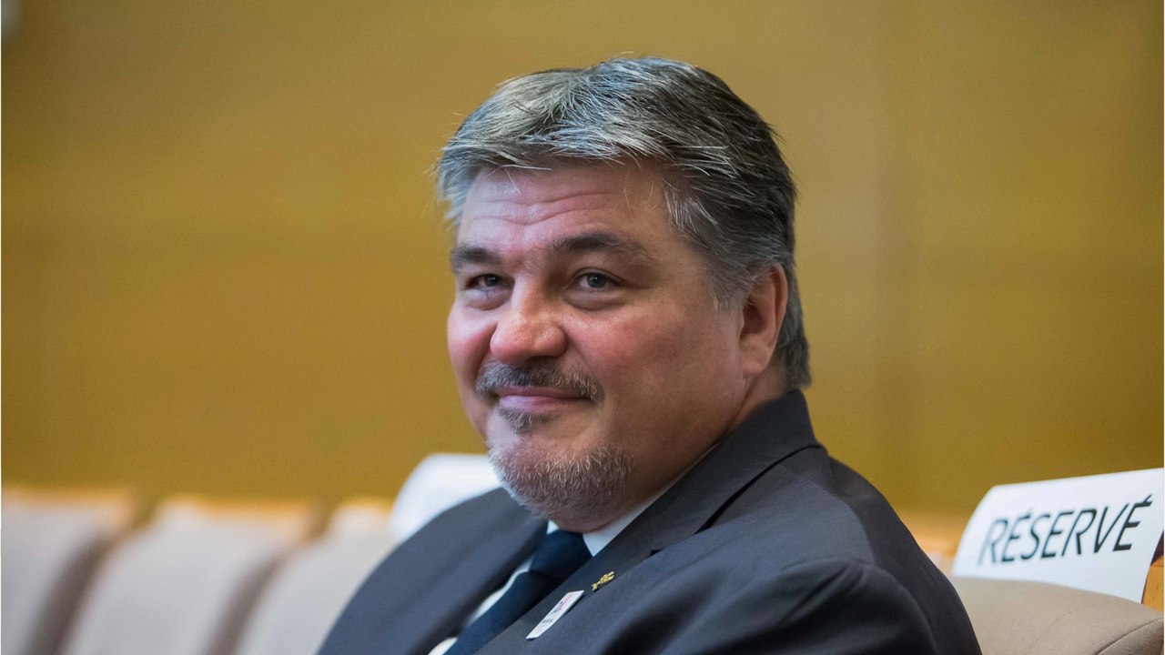 GALA VIDÉO - La St-Valentin de... David Douillet : "La communication est le pilier d’un amour sincère”