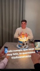 Julián alvarez celebró sus 23 años con una torta mundialista