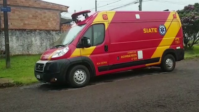 Ciclista de 42 anos sofre queda na Rua Estanislau Cidral e é socorrido pelo Corpo de Bombeiros