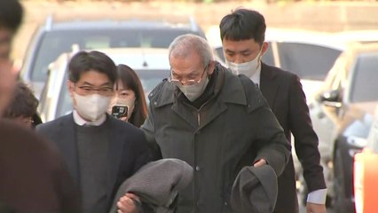 '강제추행' 오영수 첫 재판..."손 잡았지만 추행 아냐" / YTN