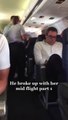 Il annonce dans l'avion à sa copine qu'il la quitte... mauvaise idée