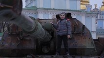 Los residentes de Kiev procuran seguir con sus vidas mientras la guerra no se detiene