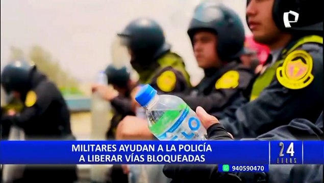 Militares ayudaron a la policía a liberar vías bloqueadas en Ica, Puno y Arequipa