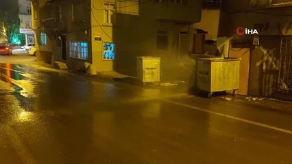 Su borusu kesildi, cadde sular altında kaldı