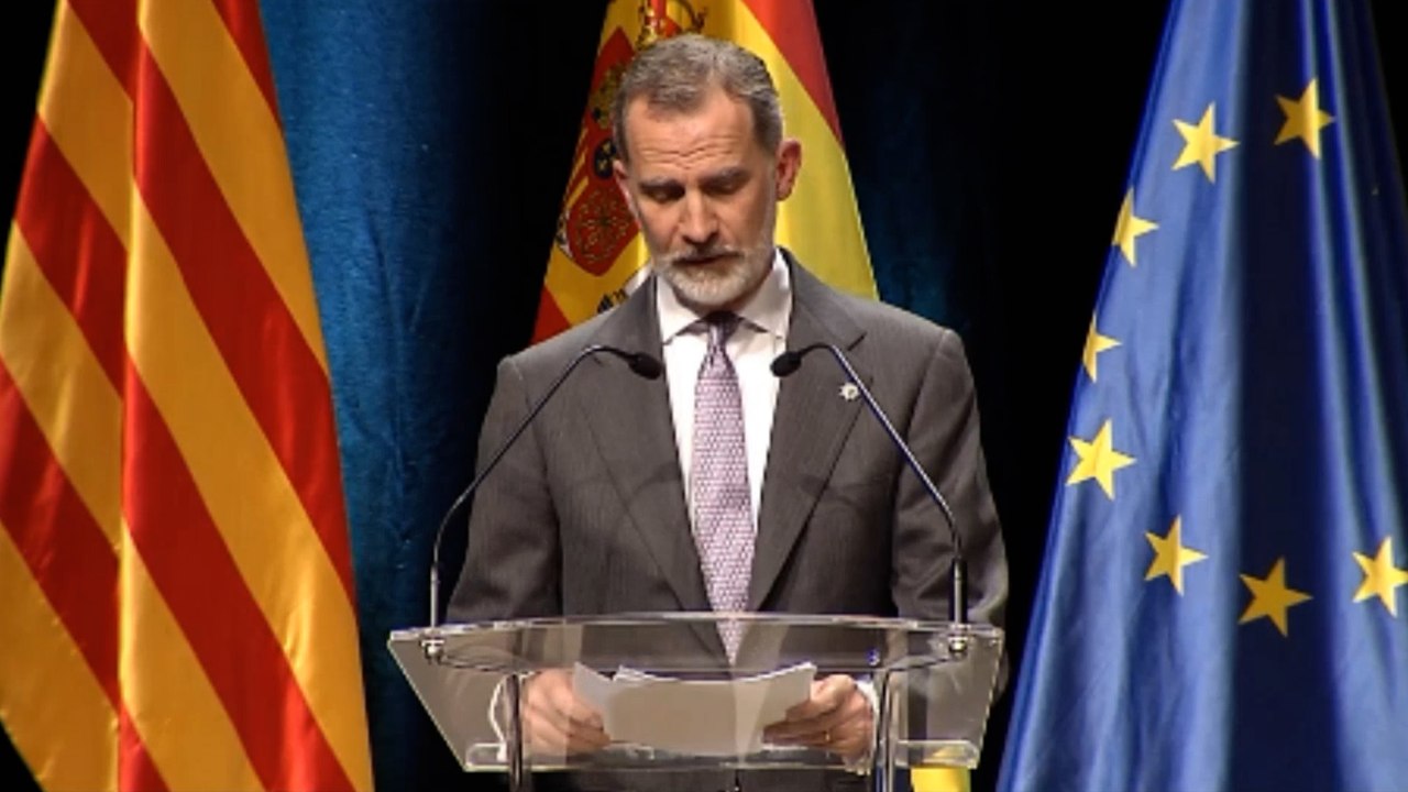El Rey defiende la independencia de los jueces que «garantiza la separación de poderes»