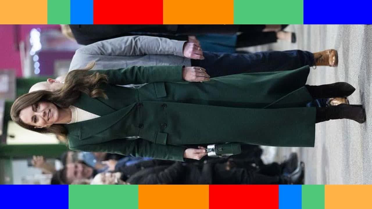 Kate Middleton très sage en manteau vert : découvrez le prix de sa robe Victoria Beckham