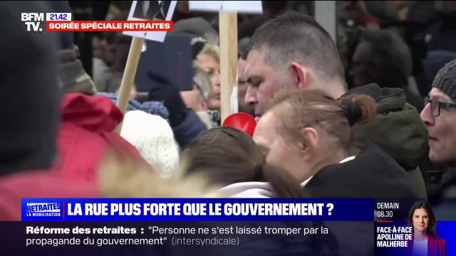 Élisabeth Borne, tu fous la pagaille ! : quand des manifestants reprennent Born to Be Alive contre la réforme des retraites