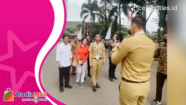Gibran Rakabuming Dikerubuti Warga, Bupati Kendal Jadi Fotografer Dadakan