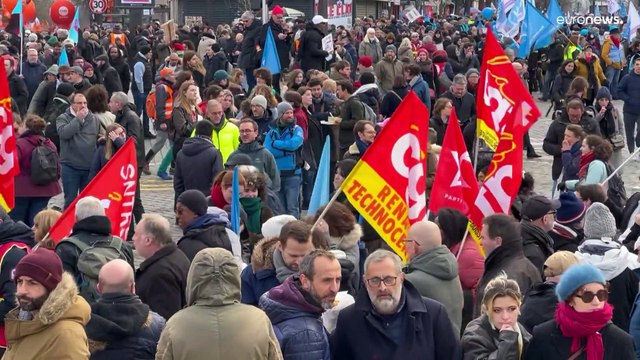 Бороться нужно прямо сейчас : французы протестуют против пенсионной реформы