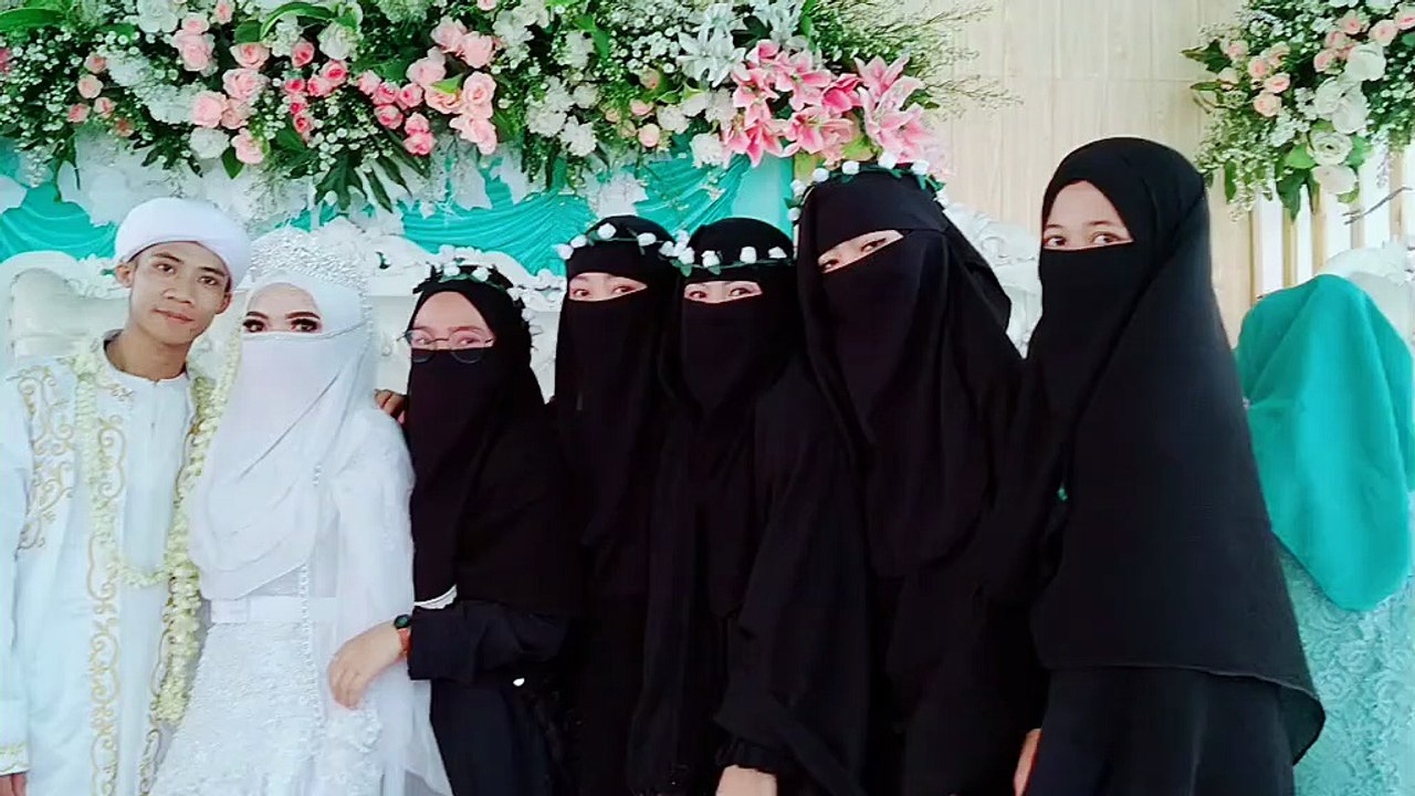 Pengantin Bercadar Yang Sangat Mempesona