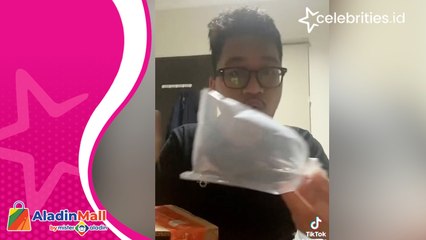Kocak! Pria Ini Unboxing Paket Udara dari Bekasi Seharga Rp5 Ribu
