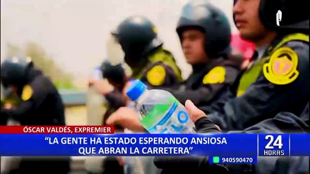 Ica: con aplausos agradecen a policías y militares por desbloqueo de la Panamericana Sur
