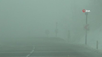 Bolu Dağı'nın Düzce geçişinde yoğun sis ve kar