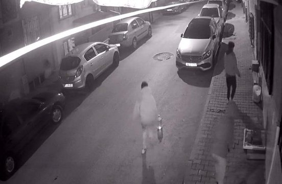 Sultangazi'de zillere basıp kaçan çocuklar mahalle halkını canından bezdirdi