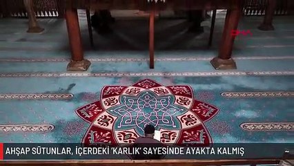 TARİHİ CAMİDEKİ AHŞAP SÜTUNLAR, İÇERDEKİ 'KARLIK' SAYESİNDE AYAKTA KALMIŞ