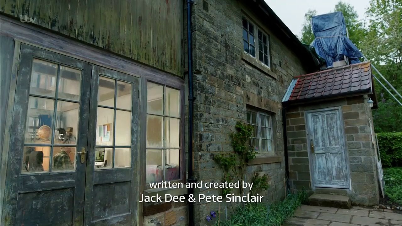 Bad Move - Se2 - Ep05 - Food Fight HD Watch