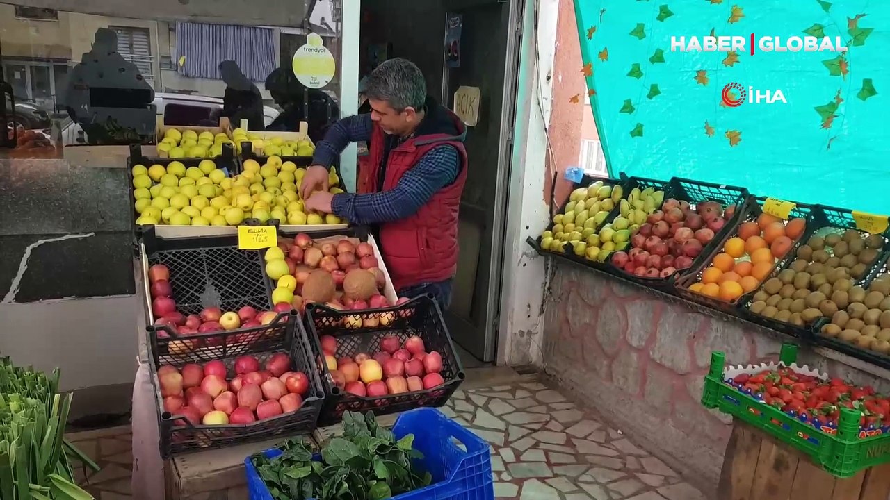 Kendisine iki gün yiyecek veren esnafa vefasını böyle gösteriyor: “Çoğu insana örnek olacak bir nitelikte”