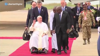 El papa Francisco viaja en silla de ruedas al Congo para su gira en África de seis días