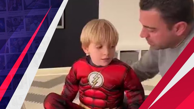 Bikin Gemes, Xavi Hernandez Ajarkan Putranya Nyanyi Anthem Barcelona