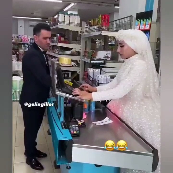 A101 kasiyeri düğün gününde kasa başına geçti