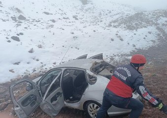 YOĞUN SİS VE KAR, KAZAYA NEDEN OLDU: 2'Sİ AĞIR, 5 YARALI
