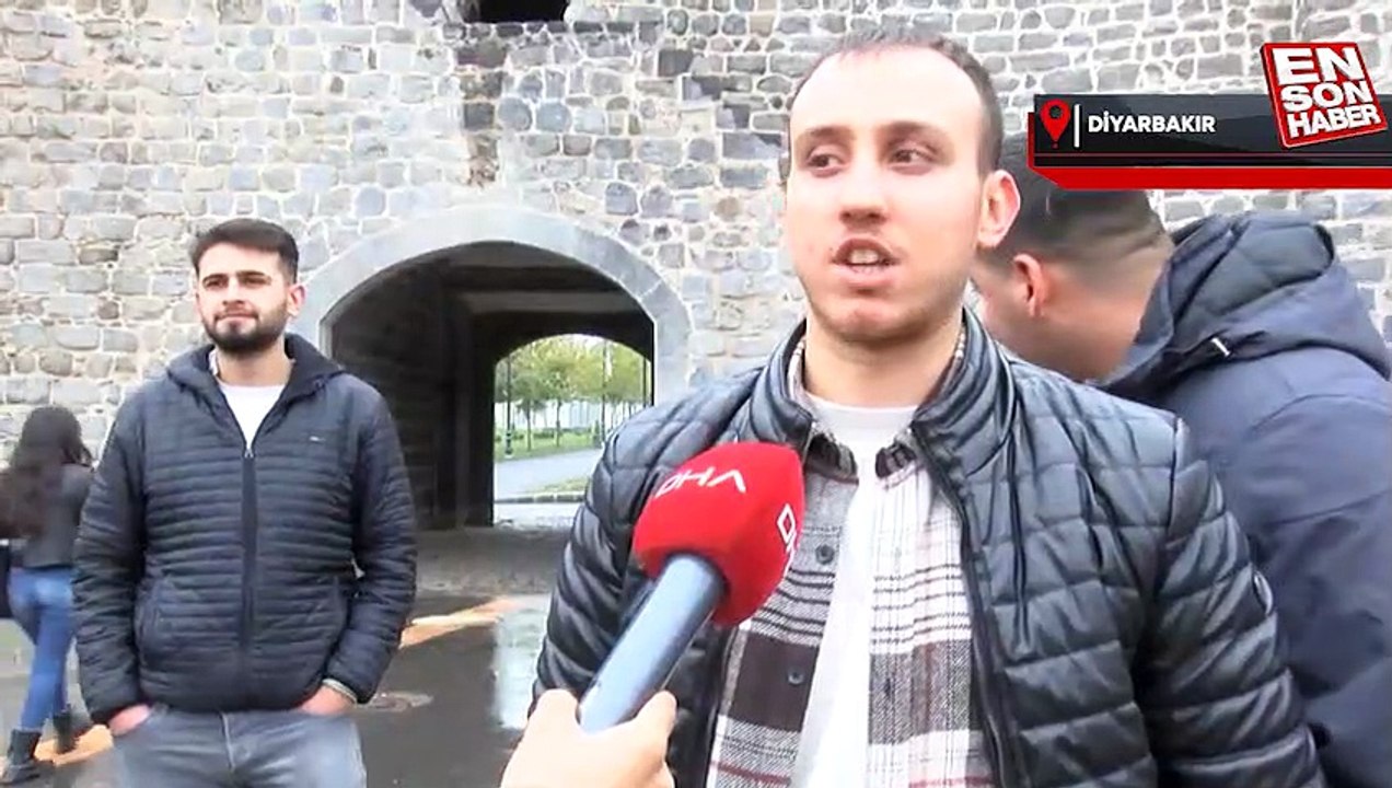 Diyarbakır’da surlara tehlikeli tırmanış