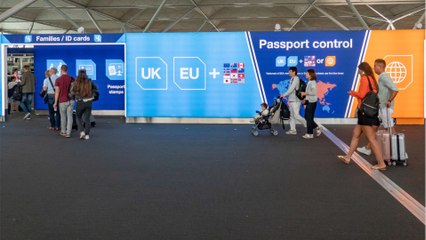 Скачать видео: Low-cost airlines in the UK issue statement to warn customers about delays and disruption