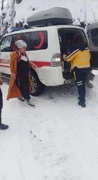 SİİRT'TE DOĞUM SANCISI BAŞLAYAN KADIN, YOL AÇILARAK HASTANEYE ULAŞTIRILDI